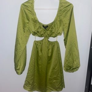 Satin dress w/ cutout _ DYNAMITE